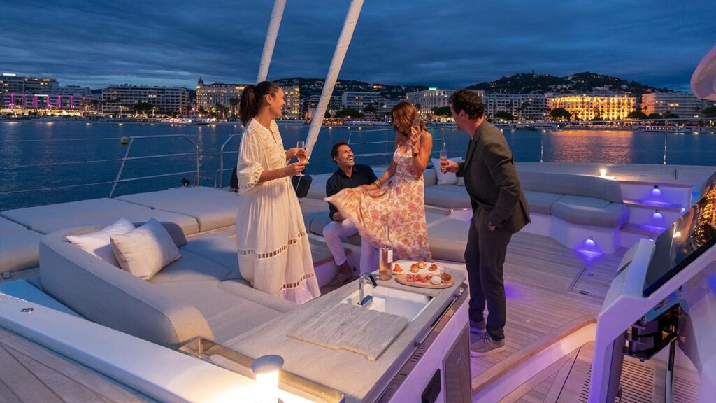 du thuyền Fountaine Pajot Thira 80 Vietyacht Plus