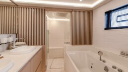 du thuyền Fountaine Pajot Thira 80 Vietyacht Plus