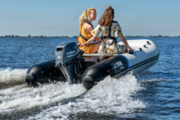 thuyen phao gan may 15 HP