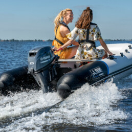 thuyen phao gan may 15 HP