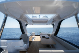 du thuyền Ferretti Yacht 670 new