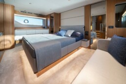 du thuyền Ferretti Yacht 670 new