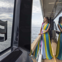 trang phục đậm màu trên du thuyền Ferretti 1000 - Vietyacht Plus