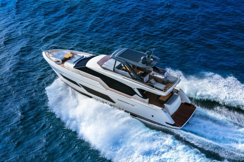 du thuyền chính hãng Ferretti Yachts 720