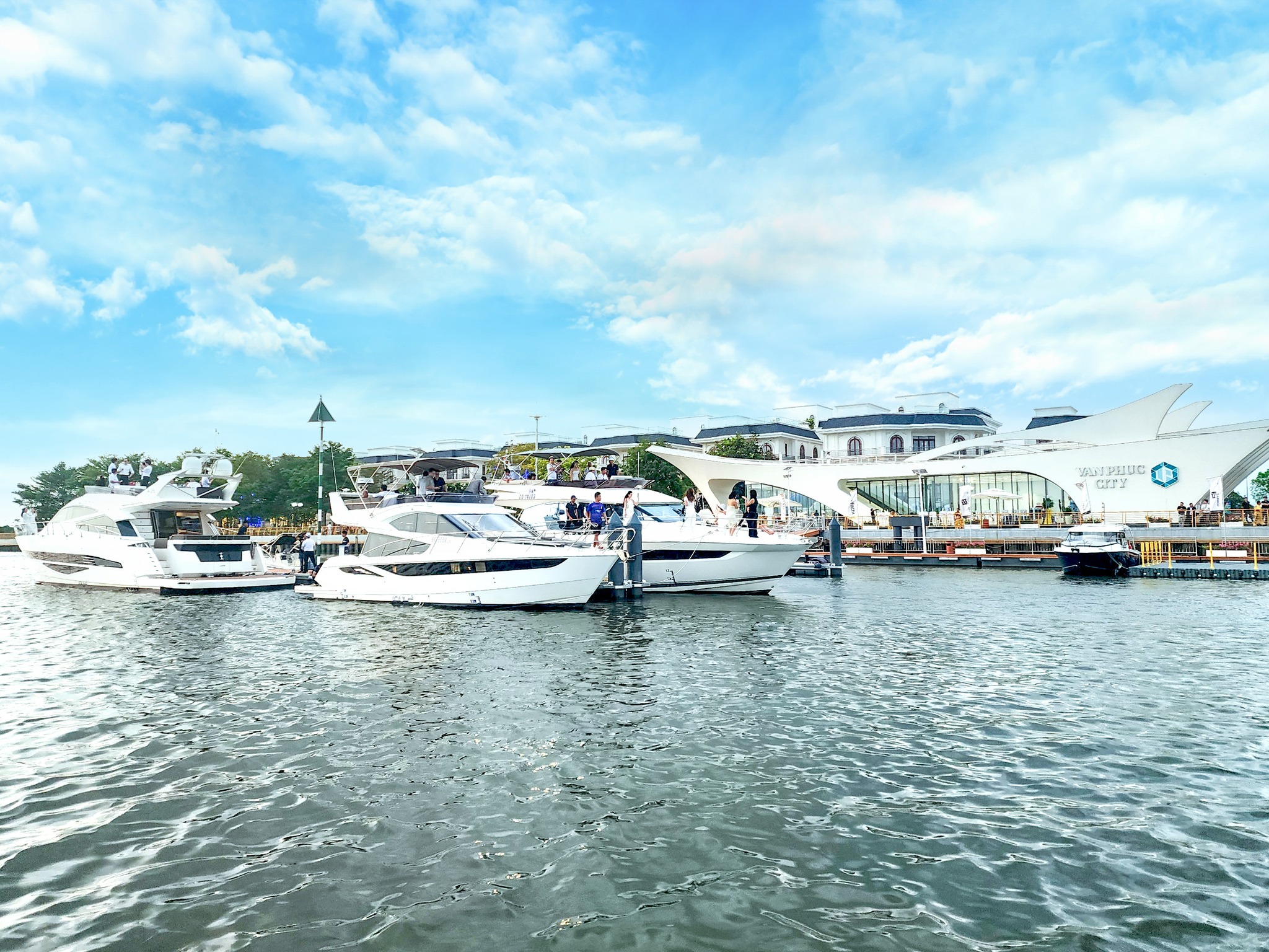den du thuyen Vietyacht Club