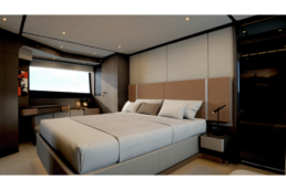 Ferretti Yachts 800