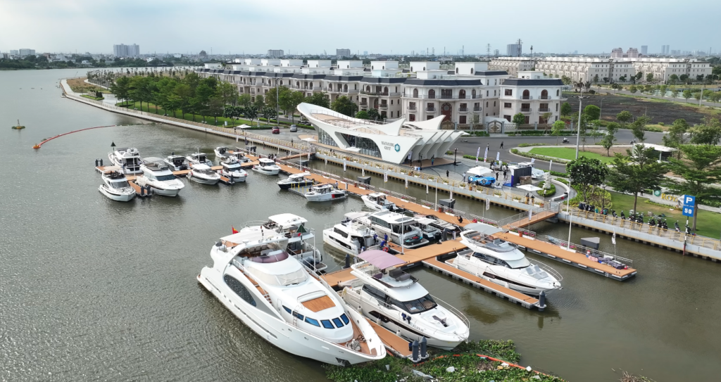 cho thuê du thuyền sông Sài Gòn