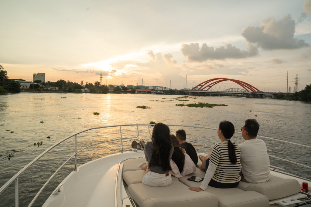 thue du thuyen cuoi tuan