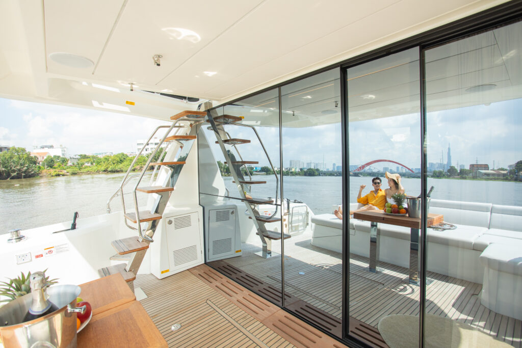 thue du thuyen Prestige 590