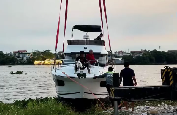 thue thuyền truoc khi mua erry Fisher 1095 Fly