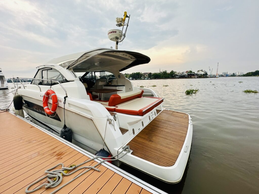 du thuyền đã qua sử dụng Leader 36