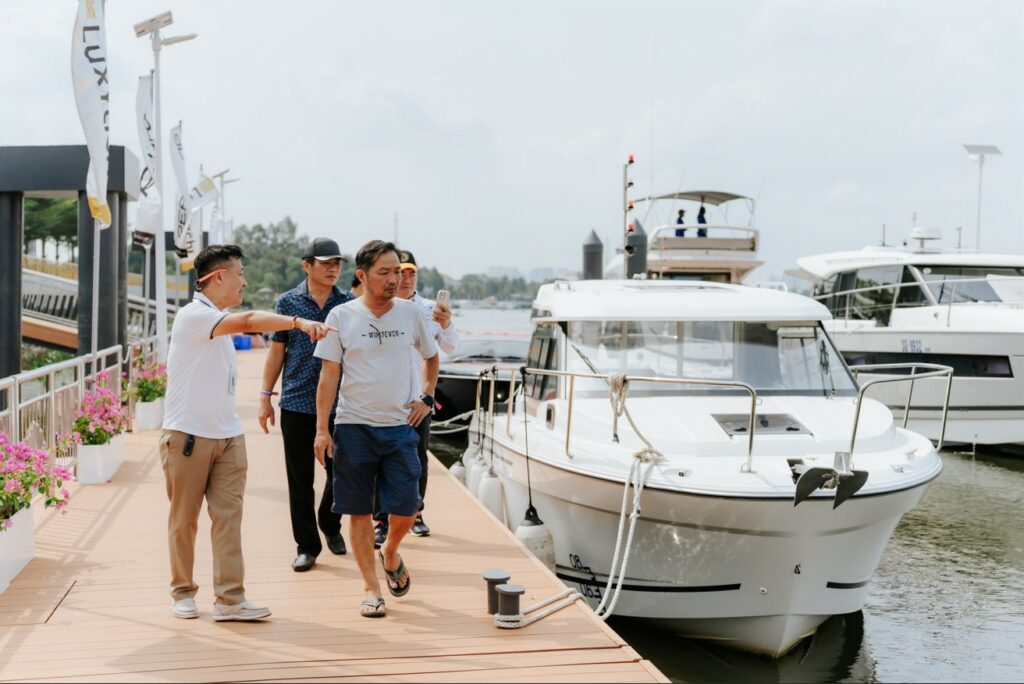 Mua bán du thuyền cũ