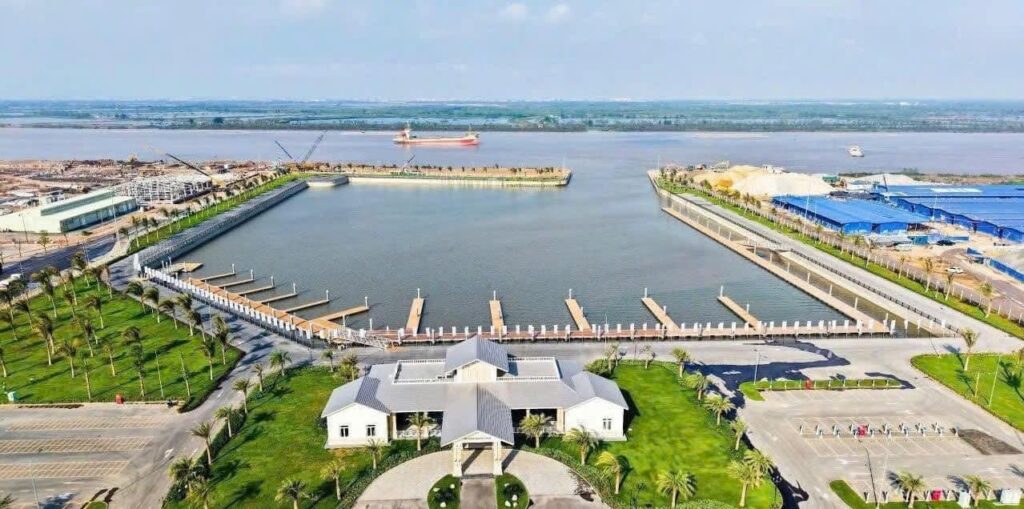 ben du thuyen Vietyacht Vu Yen