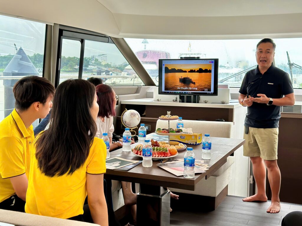 tổ chức workshop trên du thuyền