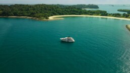du thuyền Custom Line Navetta 30