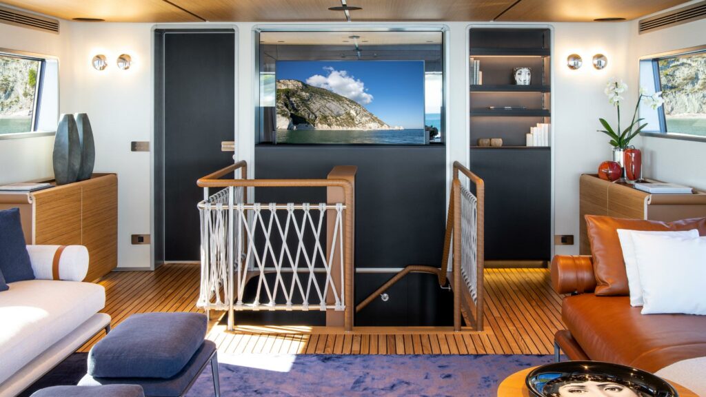 du thuyền Custom Line Navetta 30