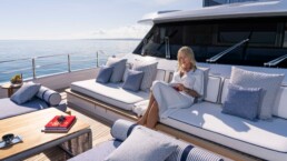du thuyền Custom Line Navetta 30