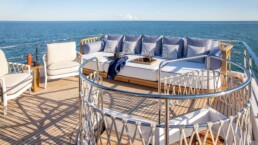 du thuyền Custom Line Navetta 30