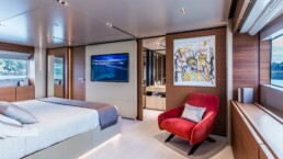 du thuyền Custom Line Navetta 33