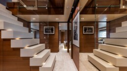 du thuyền Custom Line Navetta 33