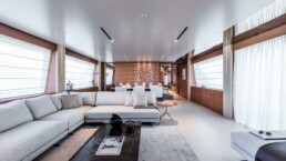 du thuyền Custom Line Navetta 33