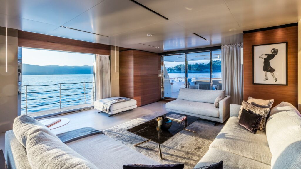 du thuyền Custom Line Navetta 33