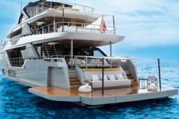 du thuyền Custom Line Navetta 38