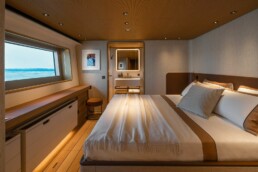 du thuyền Custom Line Navetta 38