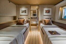 du thuyền Custom Line Navetta 38