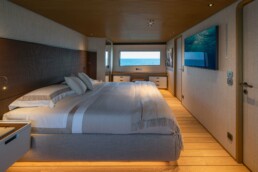 du thuyền Custom Line Navetta 38
