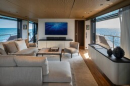 du thuyền Custom Line Navetta 38