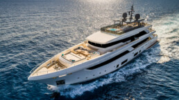 du thuyền Custom Line Navetta 42