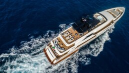 du thuyền Custom Line Navetta 42