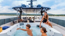 du thuyền Custom Line Navetta 42
