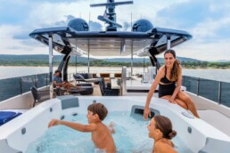 du thuyền Custom Line Navetta 42