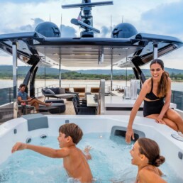 du thuyền Custom Line Navetta 42