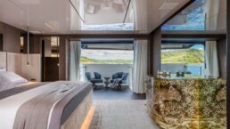 du thuyền Custom Line Navetta 42