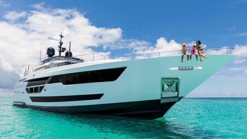 du thuyền Custom Line 120