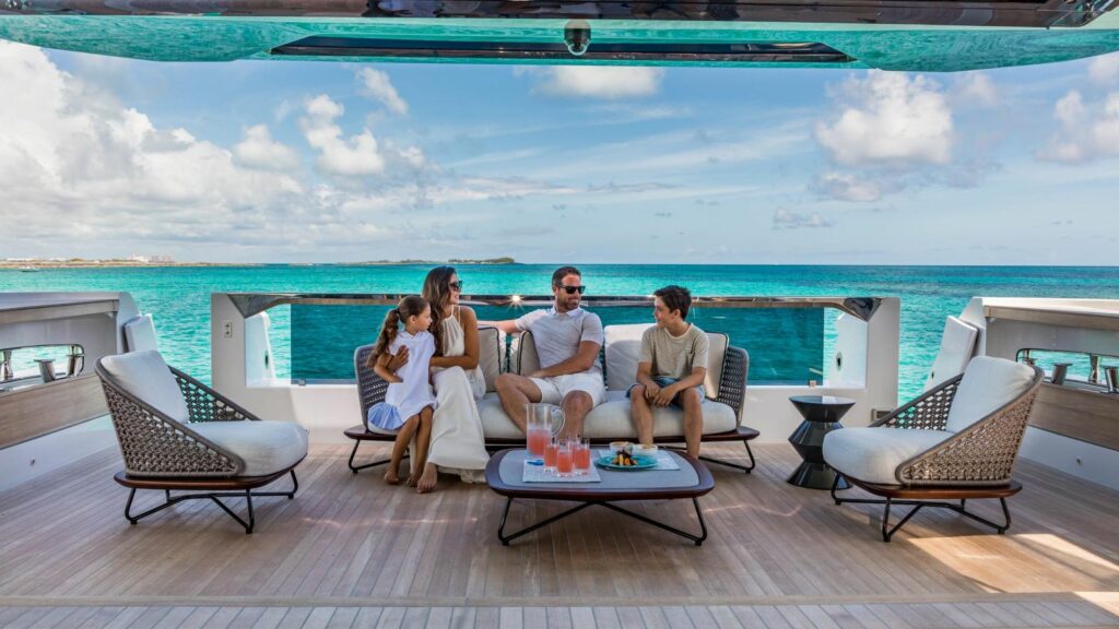 du thuyền Custom Line 120 - mac gi khi di du thuyen