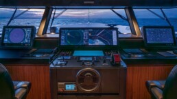 du thuyền Custom Line 50