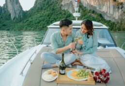 du thuyền cho thuê tại Hạ Long