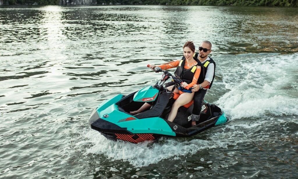 du thuyền cho thuê tại Hạ Long