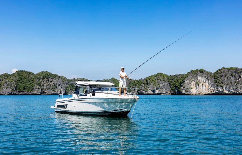 du thuyền cho thuê tại Hạ Long