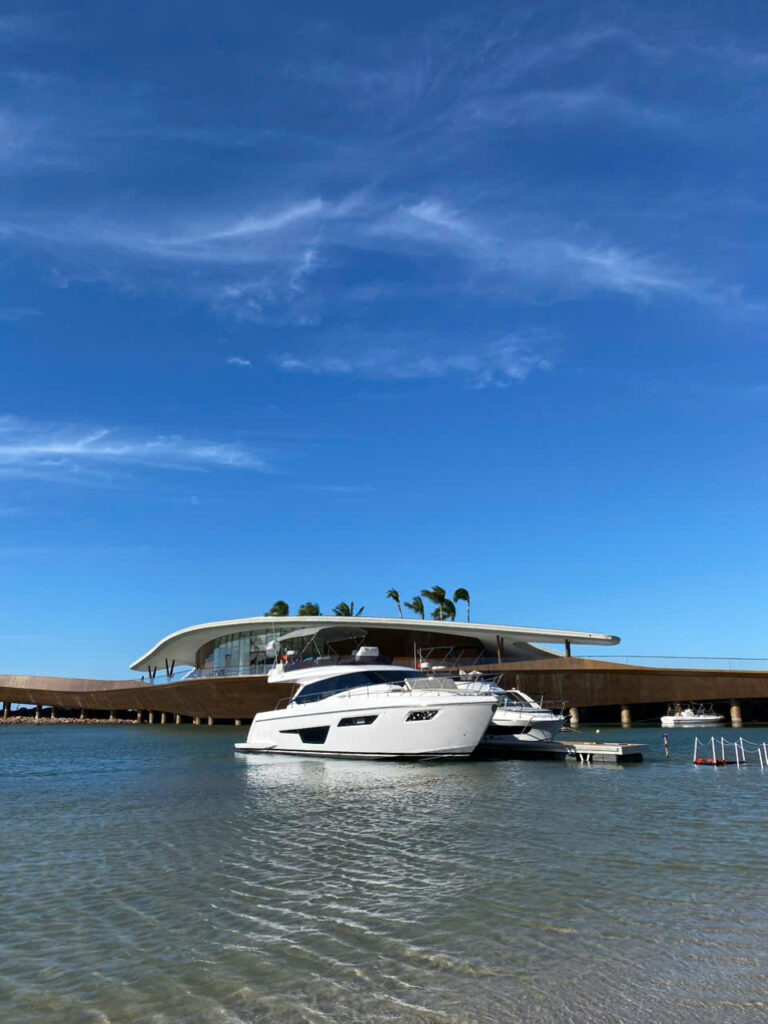du thuyền Ferretti 500