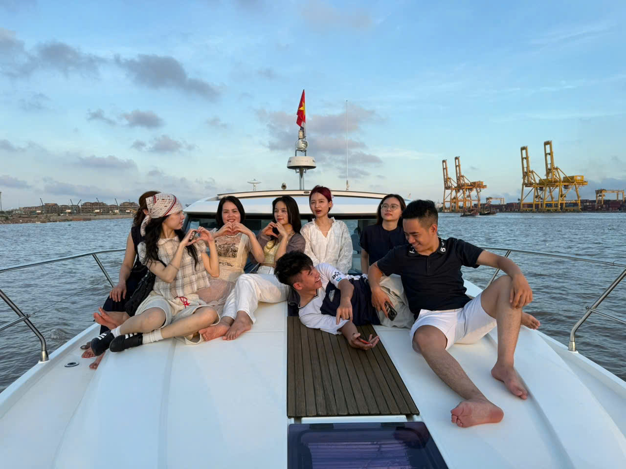 tour du thuyền Vũ Yên Hải Phòng