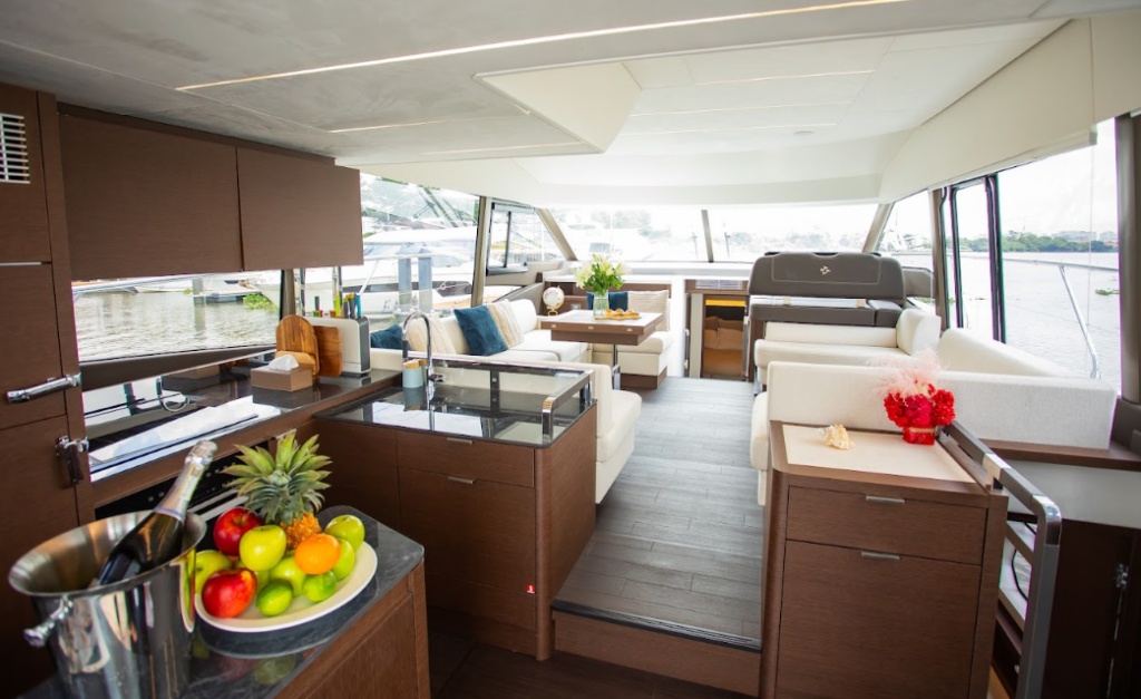 du thuyền cũ Prestige 590