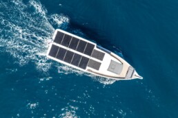 du thuyền nhập khẩu Jeanneau - động cơ hybrid