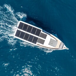 du thuyền nhập khẩu Jeanneau - động cơ hybrid