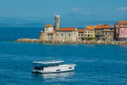 du thuyền nhập khẩu Jeanneau