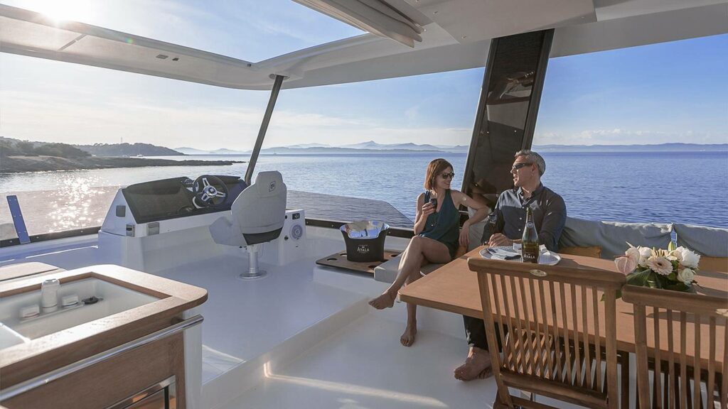 du thuyền nhập khẩu fountaine pajot MY6